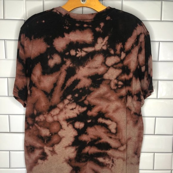 'PETTY' Tee - L - Picture 2 of 3